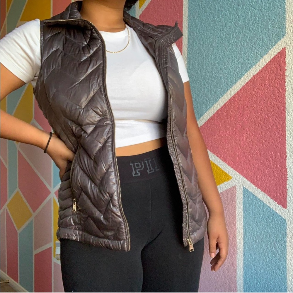 beautiful CALVIN KLEIN lightweight puffer vest!!
